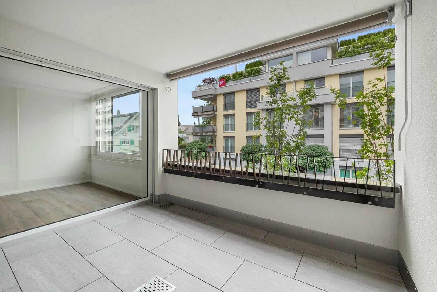 Vivre dans un bâtiment moderne inondé de lumière - Photo 7 sur 7