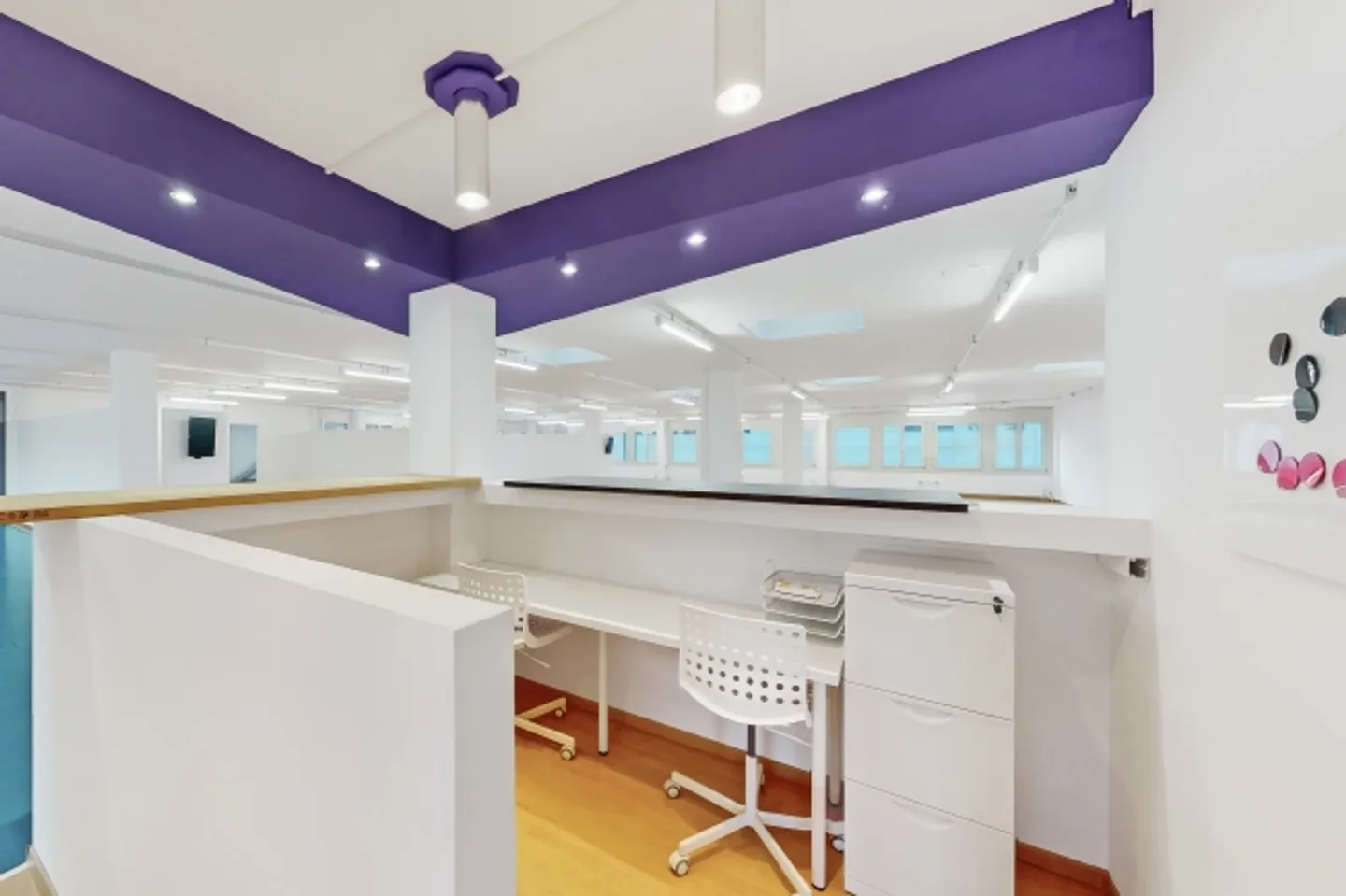 Bureau spacieux de 358 m2 - Espace idéal pour les entreprises dynamiques - Photo 3 sur 6
