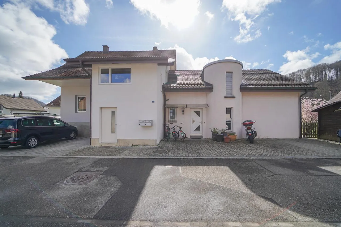 Renoviertes Zweifamilienhaus mit viel Platz und schönem Garten - Foto 14 von 16