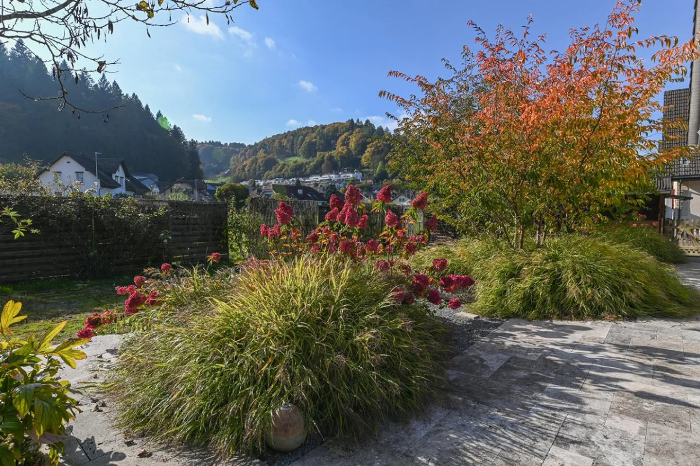 Renoviertes Zweifamilienhaus mit viel Platz und schönem Garten - Foto 16 von 16
