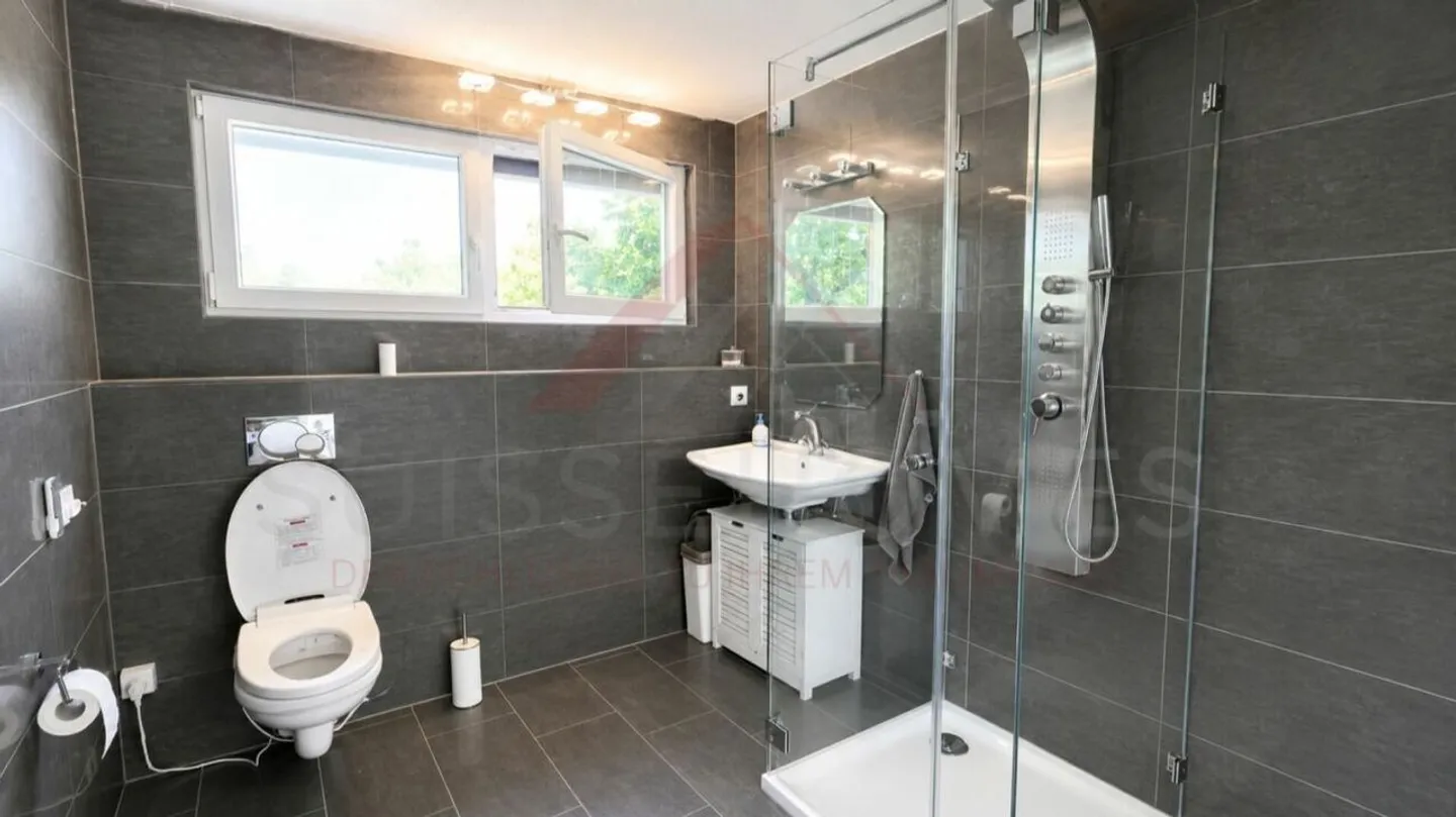 Casa familiare esclusiva con piscina - Foto 16 di 18