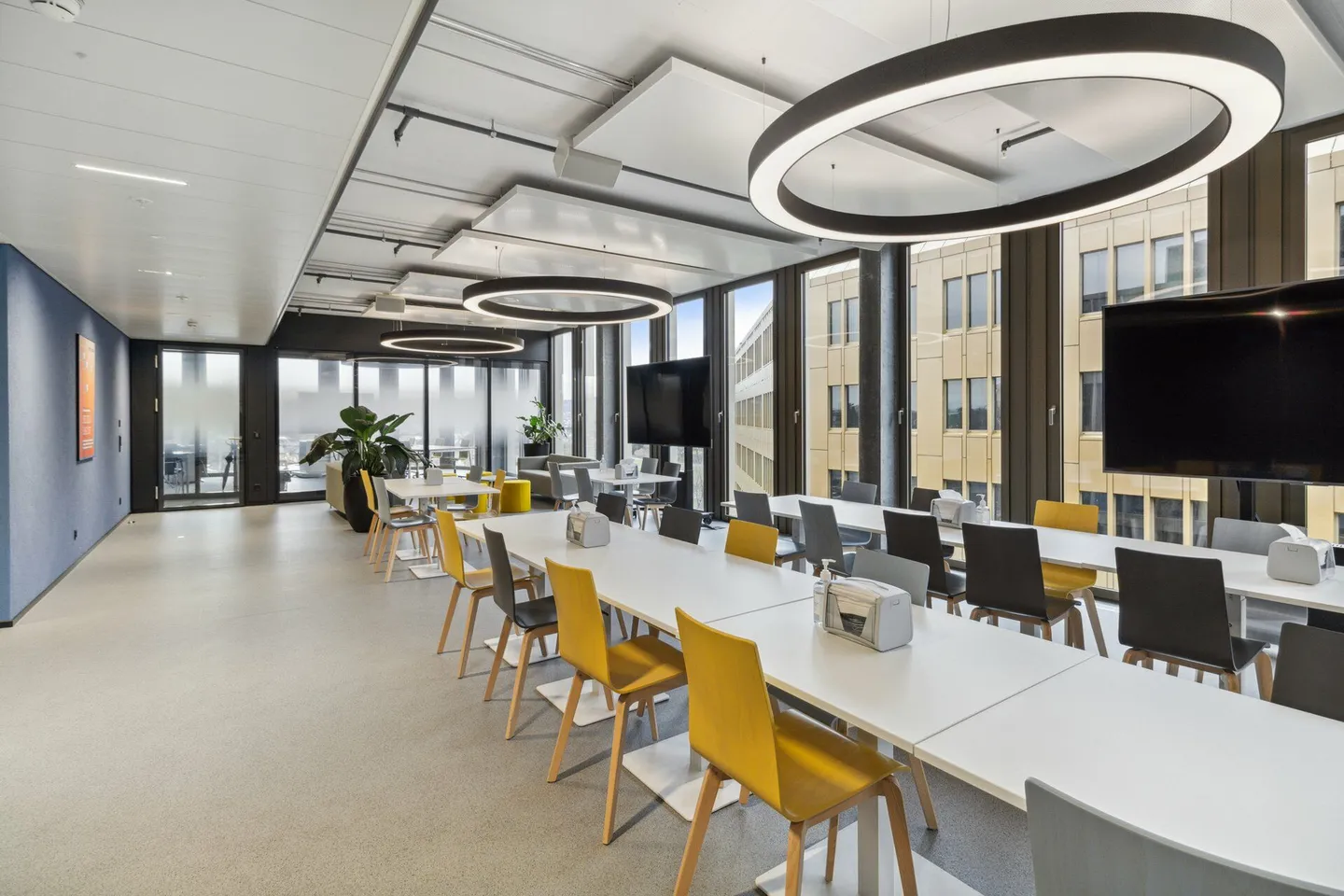 Bezugsbereite top ausgebaute und bei Interesse auch möblierte Bürofläche an guter Lage - Foto 7 von 15
