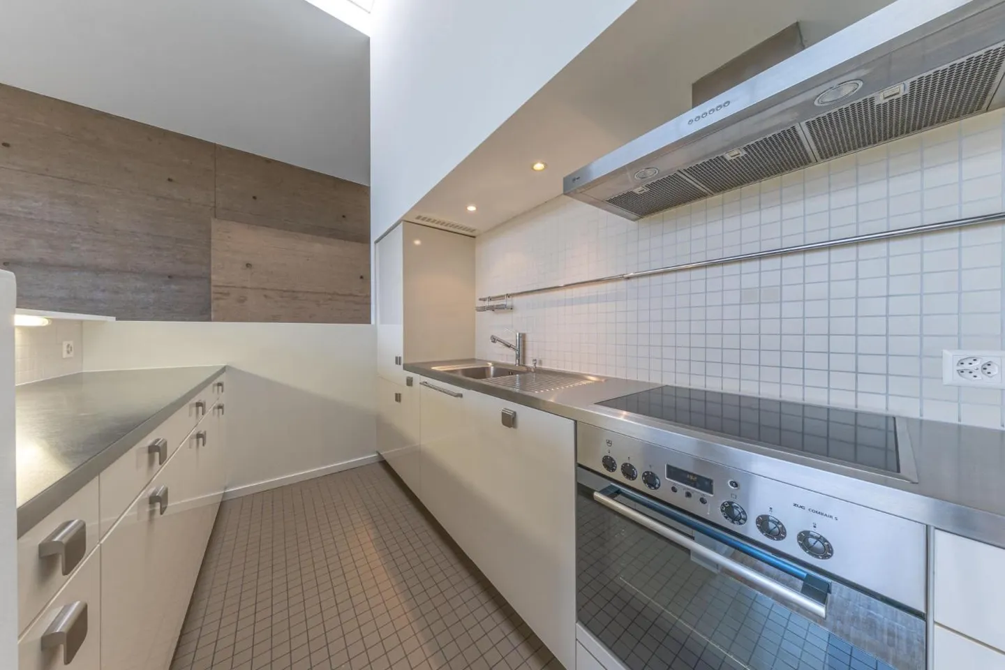 6-room apartment - Photo 3 of 8