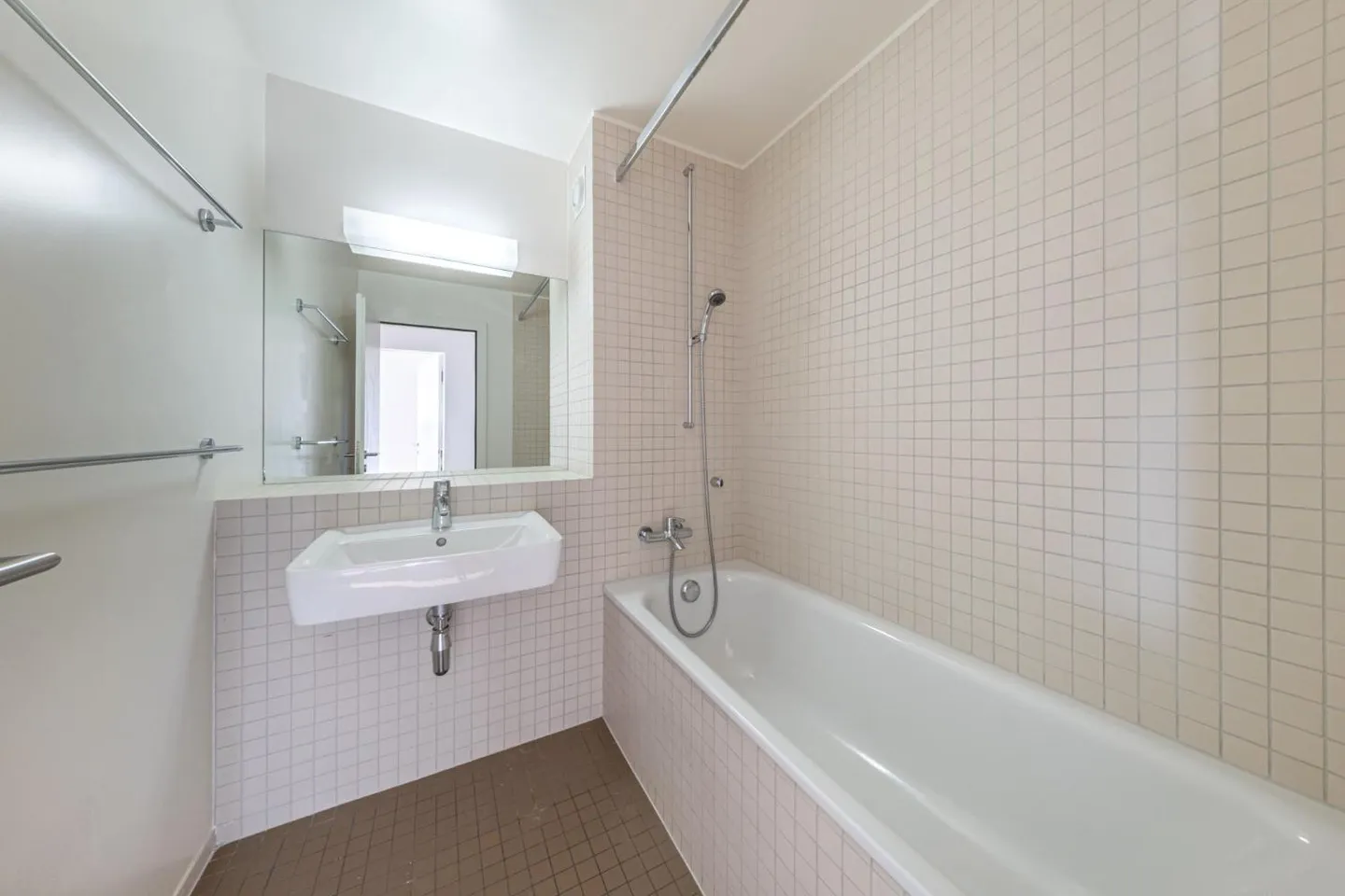 6-room apartment - Photo 7 of 8