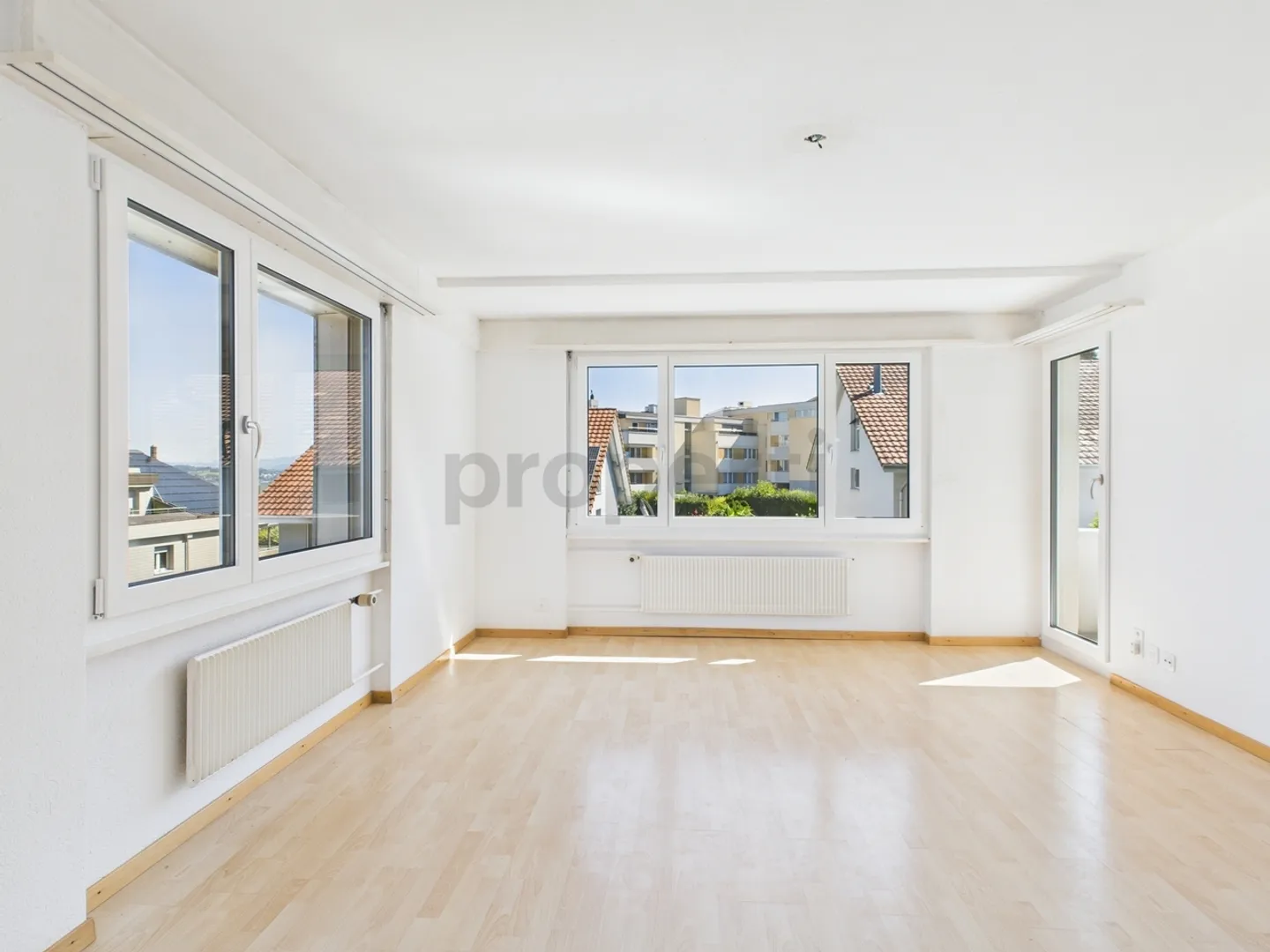 Charmante Wohnung mit Seesicht - Foto 2 von 13