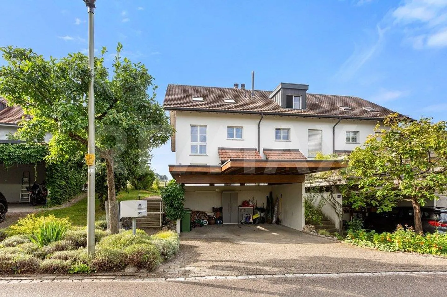 5.5-Room Corner House with Plenty of Privacy and Wide Views - Photo 2 of 13