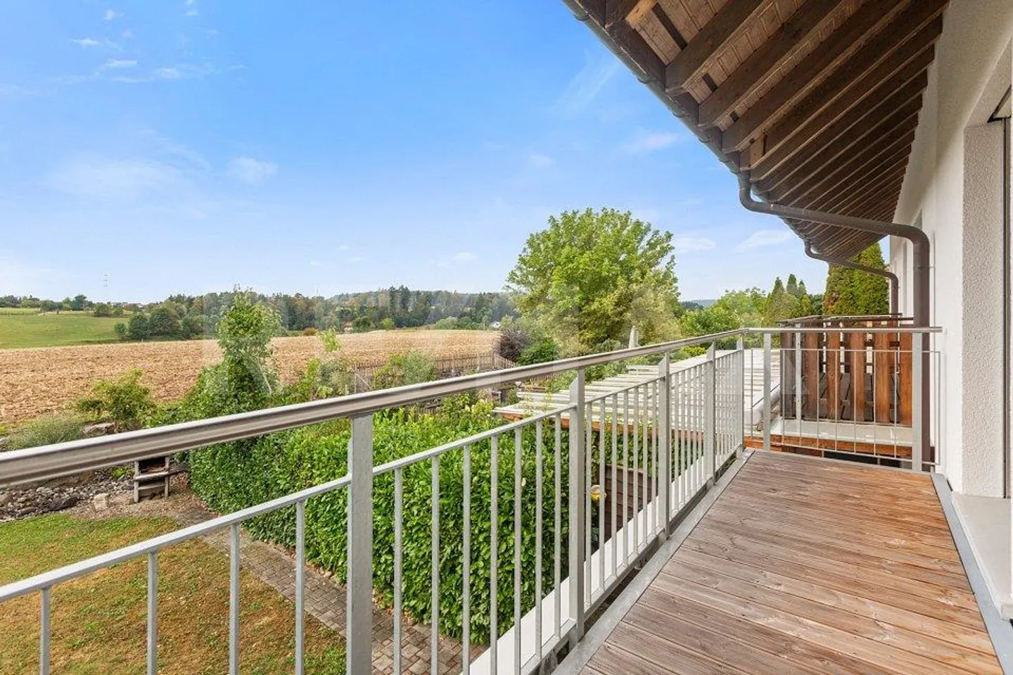 5.5-Room Corner House with Plenty of Privacy and Wide Views - Photo 3 of 13