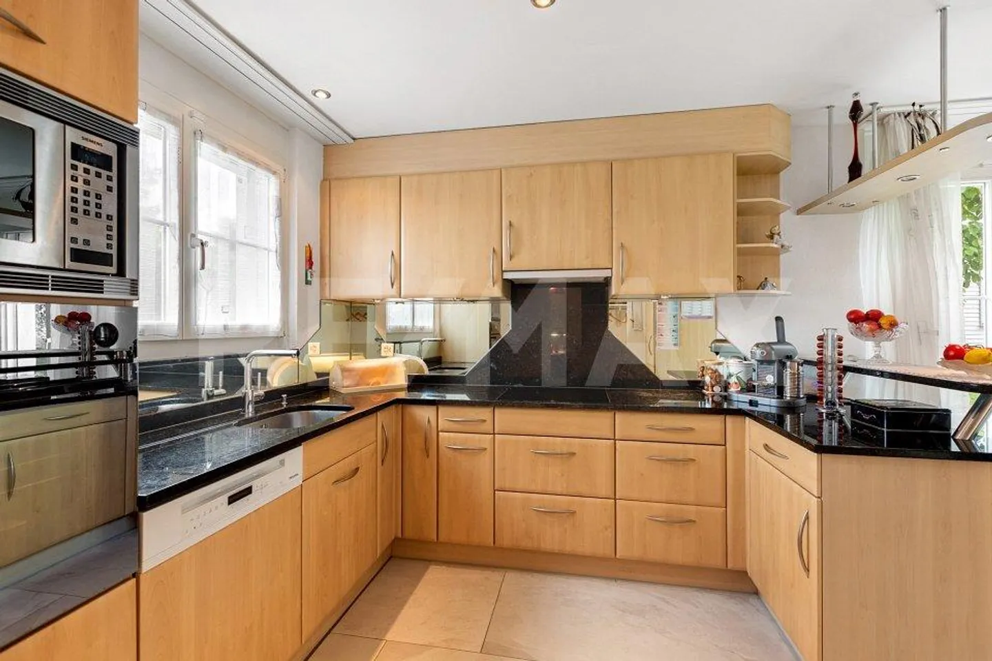5.5-Room Corner House with Plenty of Privacy and Wide Views - Photo 6 of 13