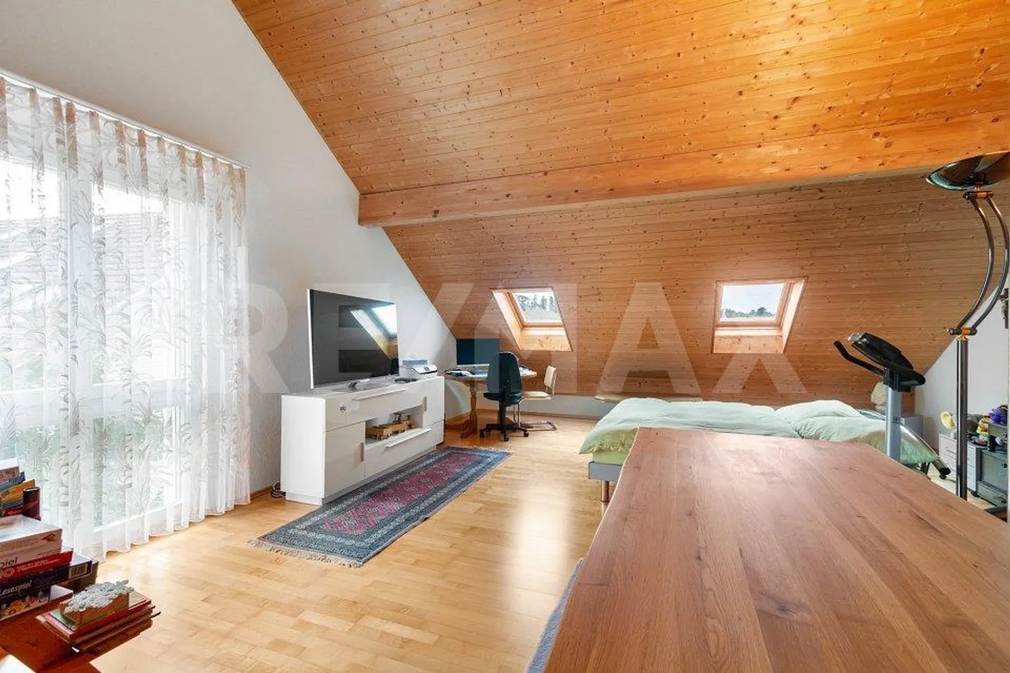 5.5-Room Corner House with Plenty of Privacy and Wide Views - Photo 8 of 13