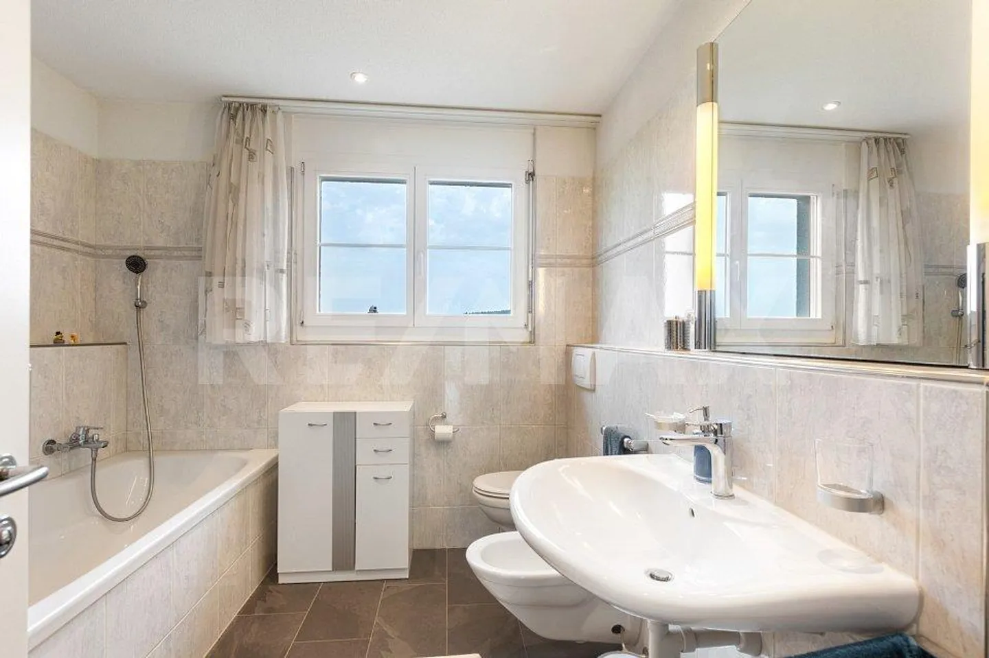 5.5-Room Corner House with Plenty of Privacy and Wide Views - Photo 9 of 13