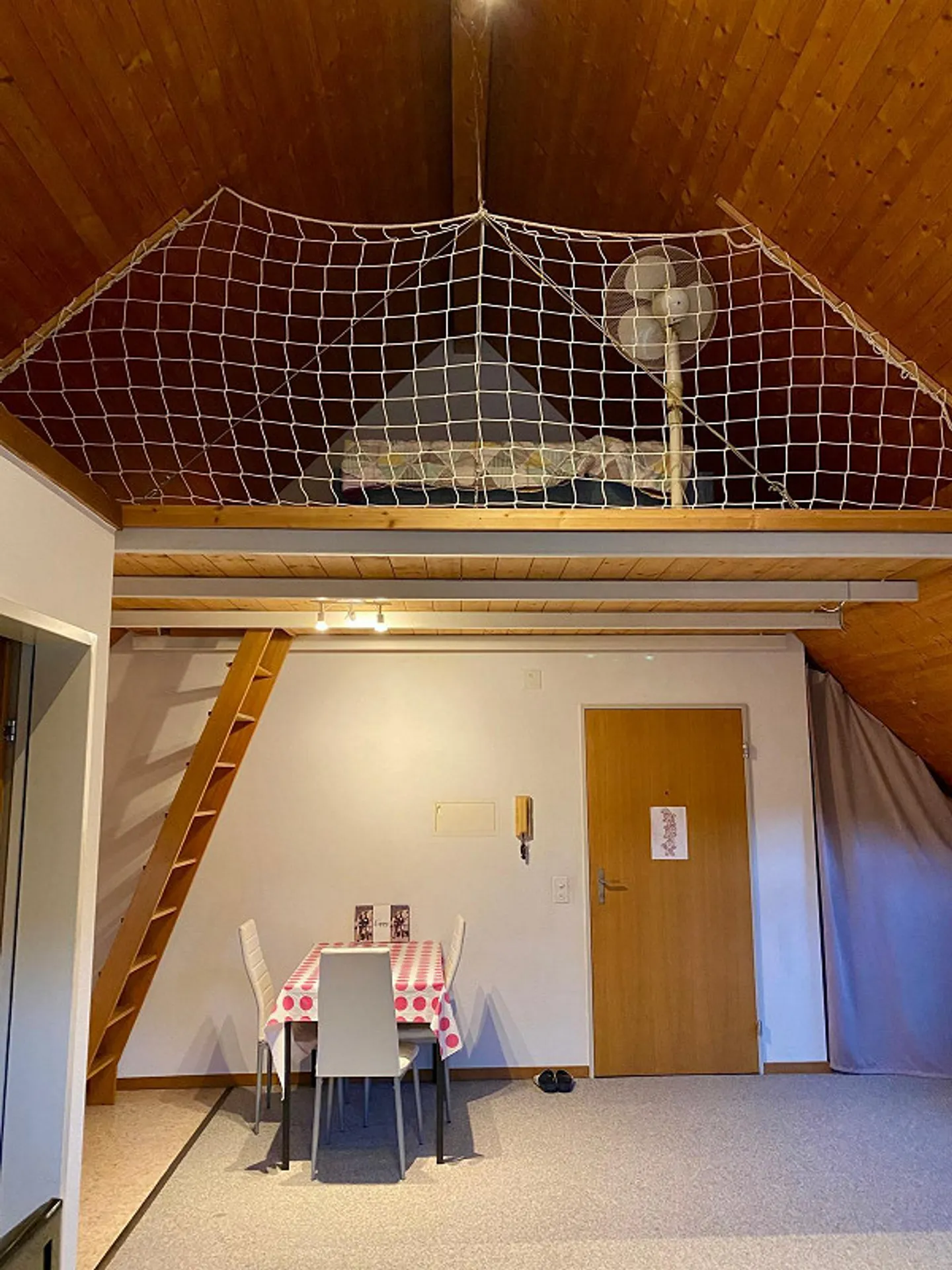 1.5 Room Quiet Attic Apartment in Stedtli Laufen - Photo 2 of 5