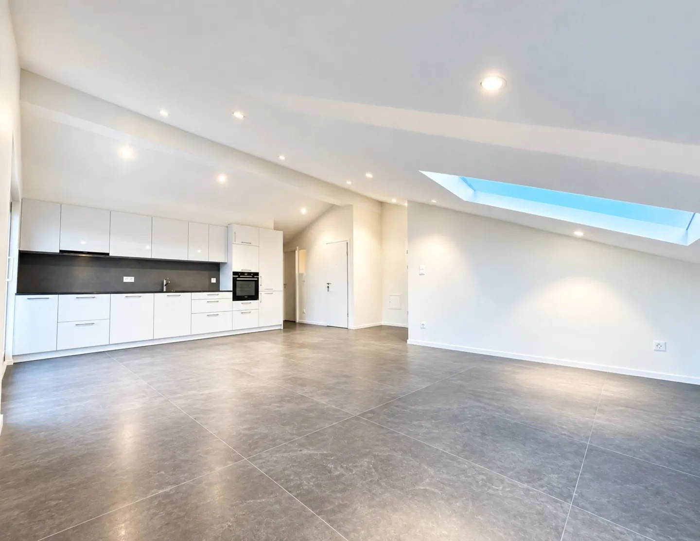 Appartement Charmant avec Vue sur le Lac - Photo 3 sur 9