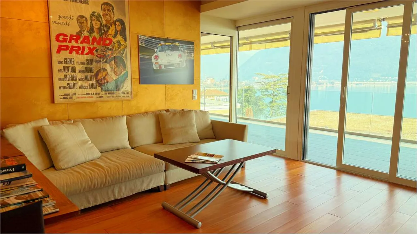 Apartment with terrace and charming lake view - Photo 8 of 22