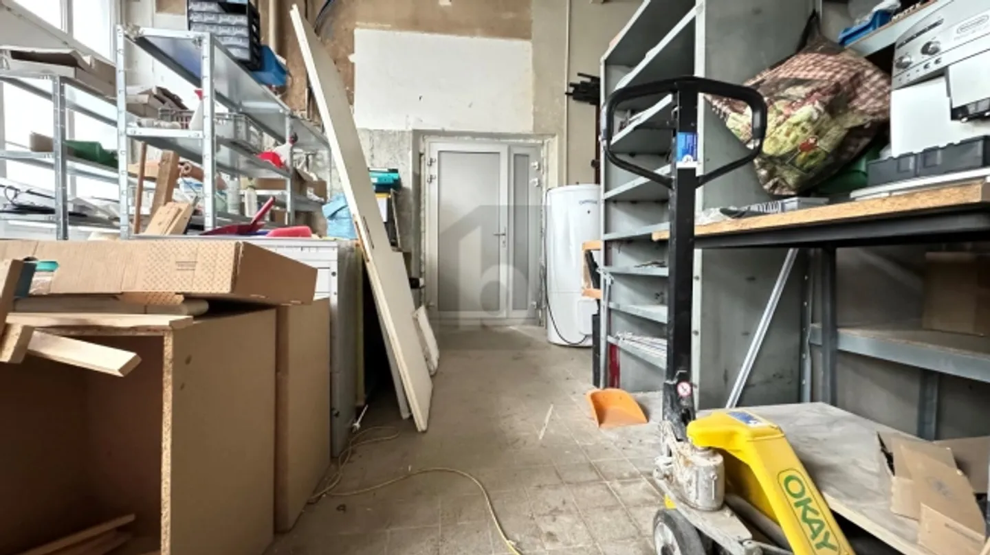 REPRESENTATIVE COMMERCIAL SPACE WITH STORAGE - Photo 4 of 5