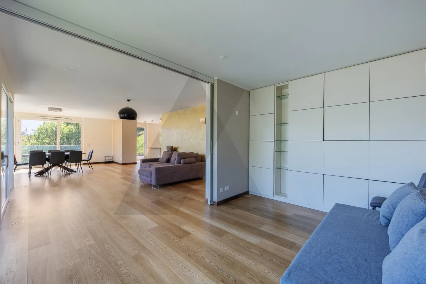 APPARTEMENT LUMINEUX AVEC VUE ET 2 PLACES DE PARKING DANS LE GARAGE - Photo 3 sur 16