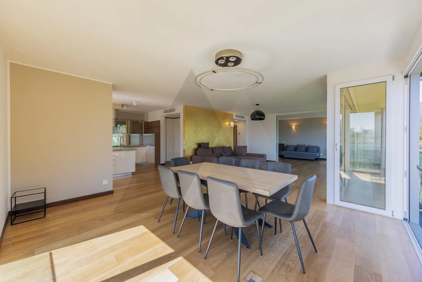 APPARTEMENT LUMINEUX AVEC VUE ET 2 PLACES DE PARKING DANS LE GARAGE - Photo 9 sur 16