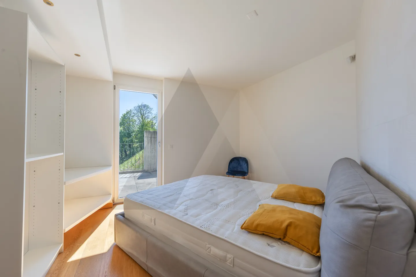 APPARTEMENT LUMINEUX AVEC VUE ET 2 PLACES DE PARKING DANS LE GARAGE - Photo 12 sur 16