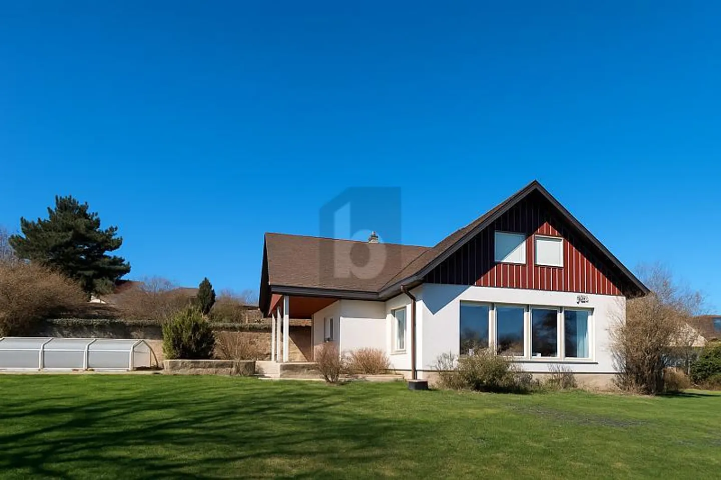 Spacious Villa with Pool - Photo 1 of 6