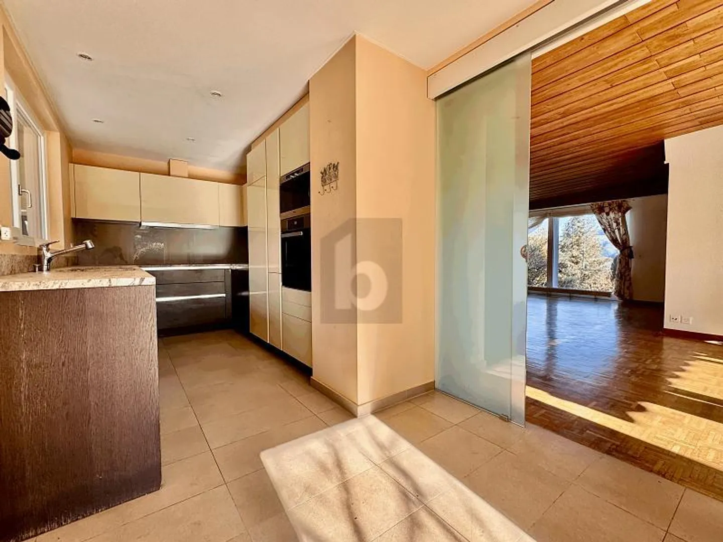 Spacious Villa with Pool - Photo 5 of 6