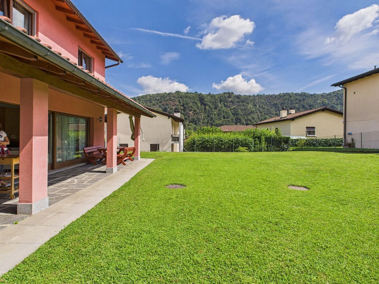 Independent Villa with Large Garden and Characteristic Grottino - Photo 2 of 26