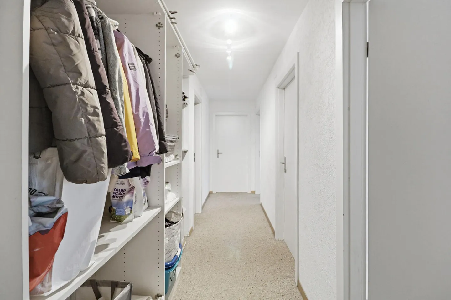 Centrally Located 3-Room Apartment in Spiez - Photo 2 of 7