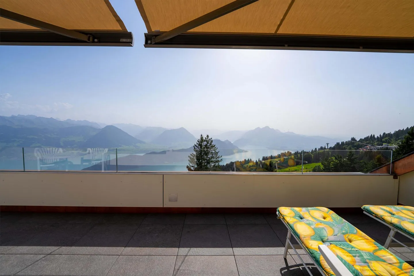 Appartamento in terrazza con 4 stanze e panorama da sogno - Foto 2 di 10