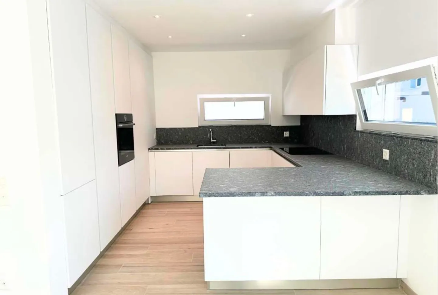 Luxusvilla in ruhigem Losone - Foto 15 von 46