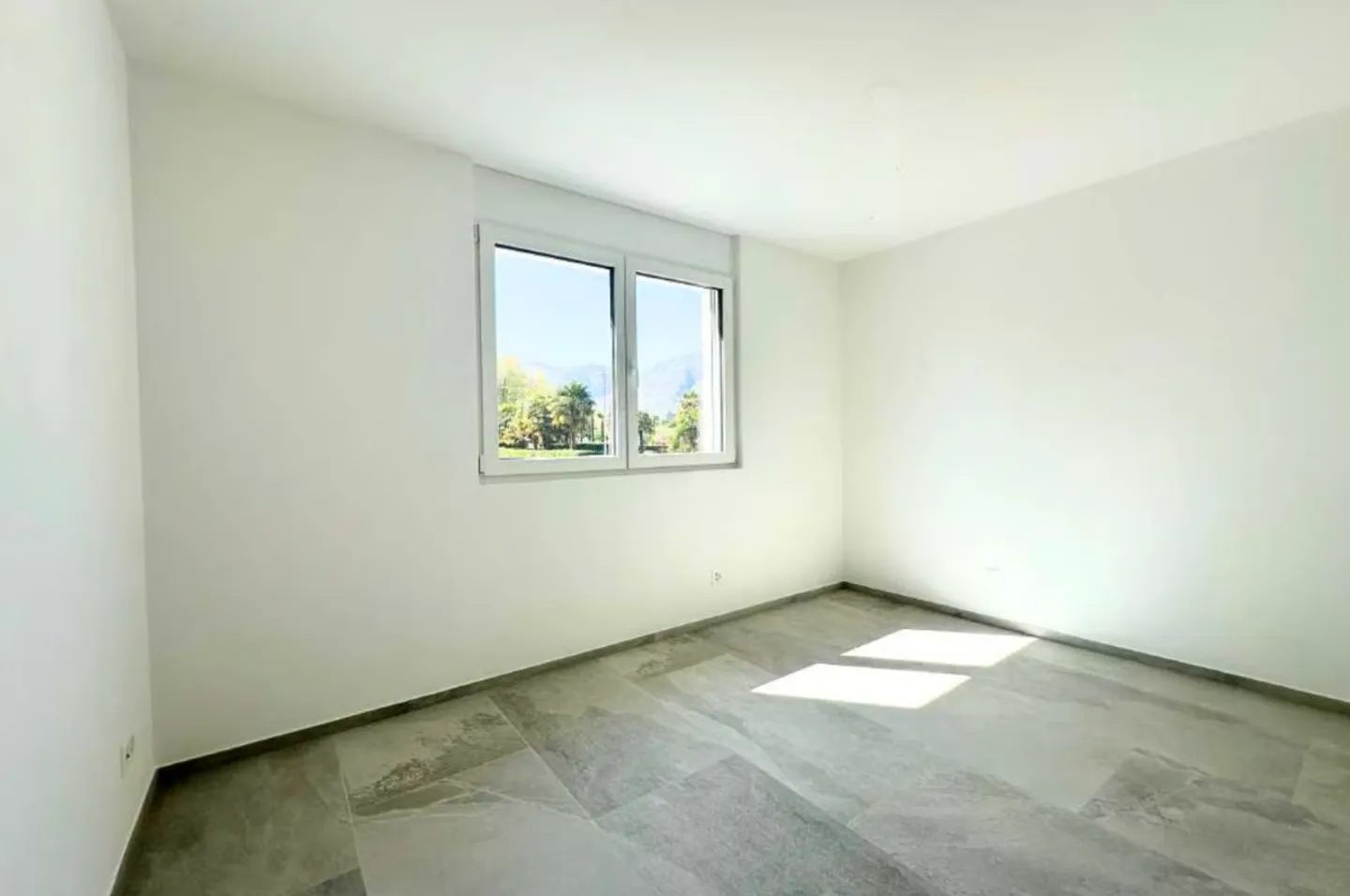 Luxusvilla in ruhigem Losone - Foto 16 von 46
