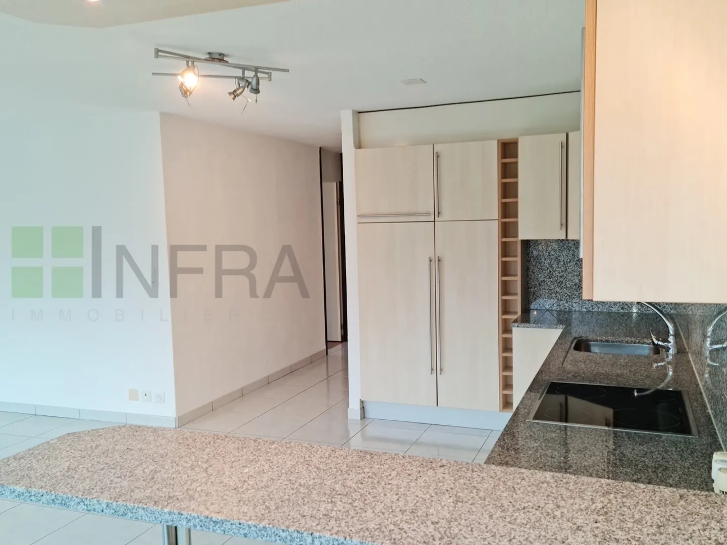 2,5 Zimmer renoviert mit Aufzug - Nur einen Steinwurf vom Dorf entfernt - Foto 3 von 13