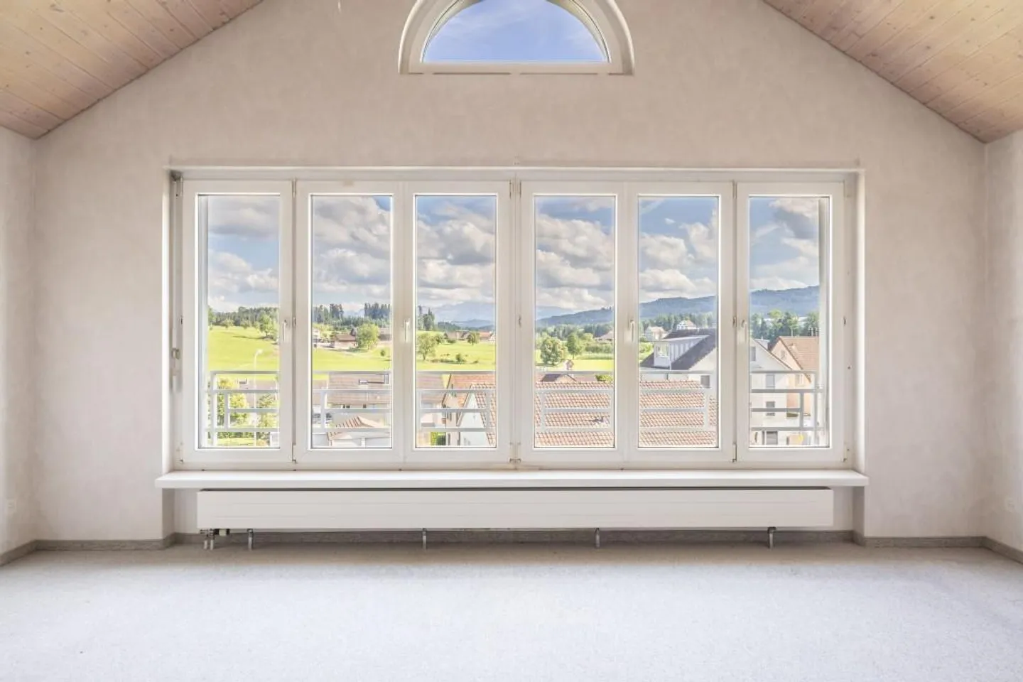 Ampio appartamento attico di 3,5 locali - Foto 2 di 11