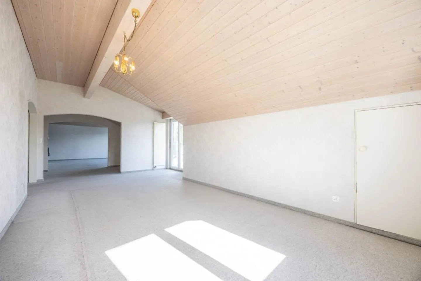 Ampio appartamento attico di 3,5 locali - Foto 8 di 11