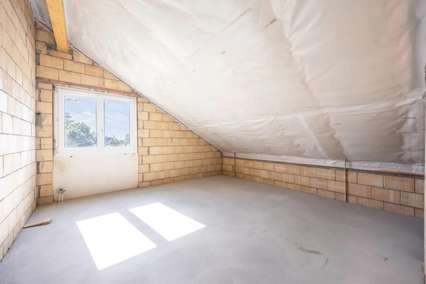 Ampio appartamento attico di 3,5 locali - Foto 9 di 11