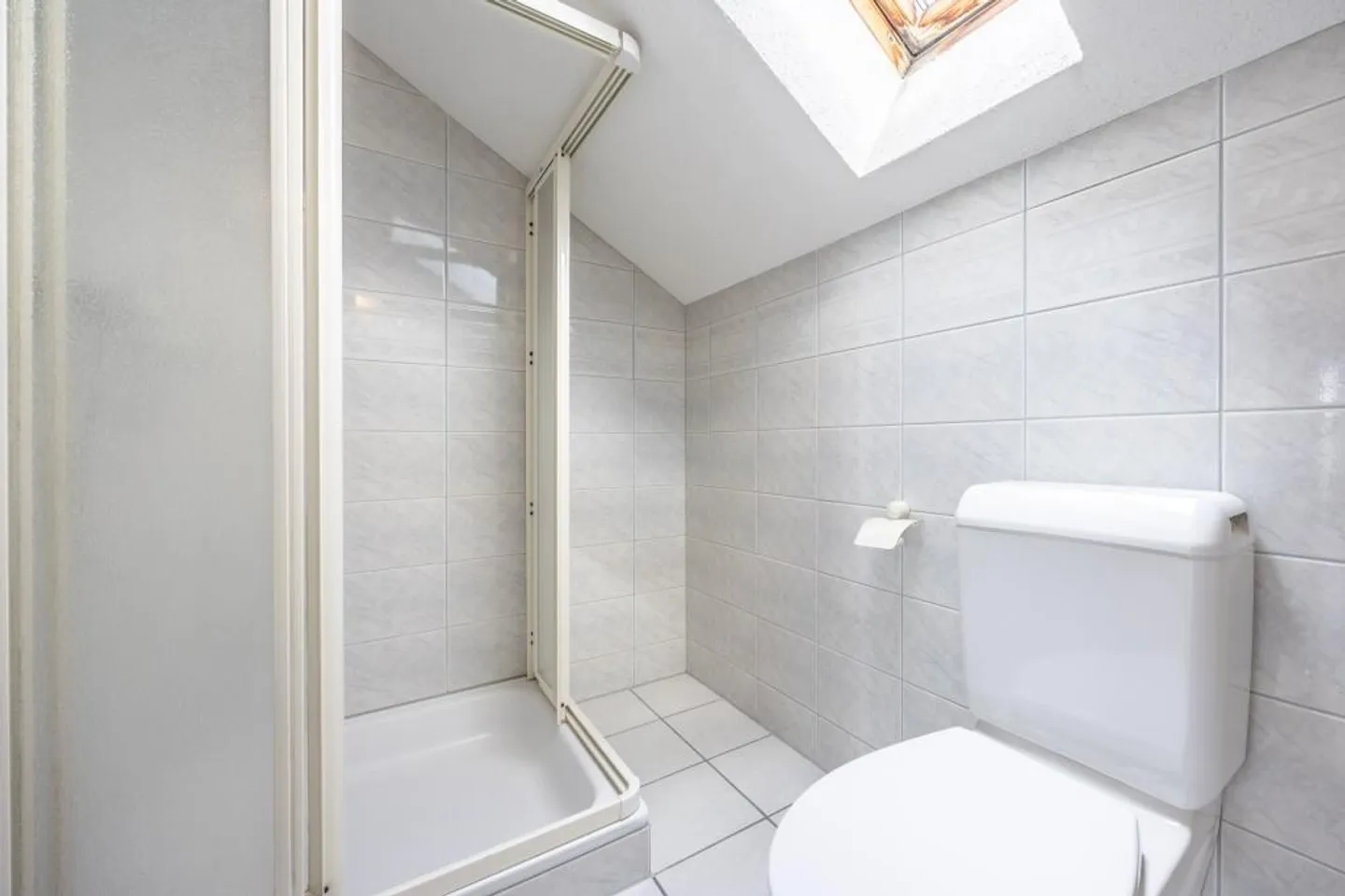 Ampio appartamento attico di 3,5 locali - Foto 10 di 11