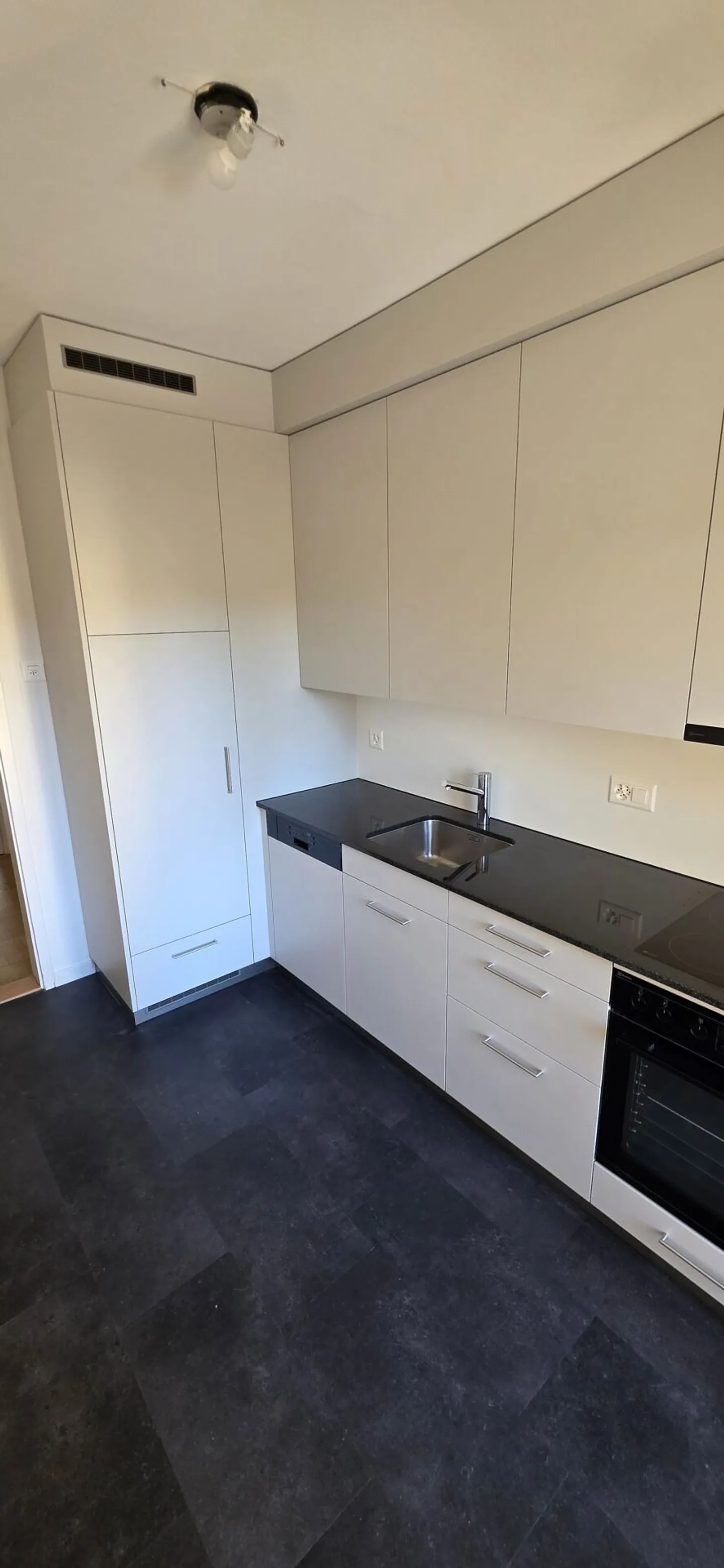 Freshly renovated 3-room apartment in the Weissenbühl district for rent! - Photo 2 of 6