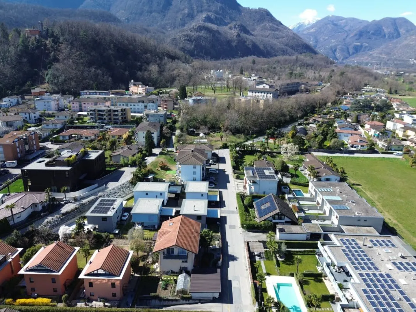 Luxusvilla in ruhigem Losone - Foto 35 von 46
