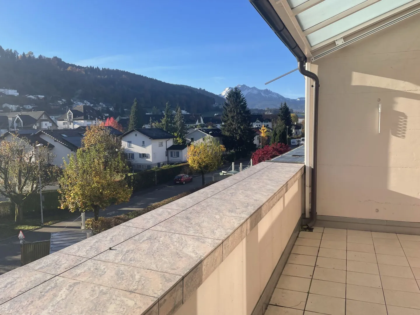 Maisonette de 4,5 pièces avec salle de loisirs - buanderie privée - Photo 3 sur 11