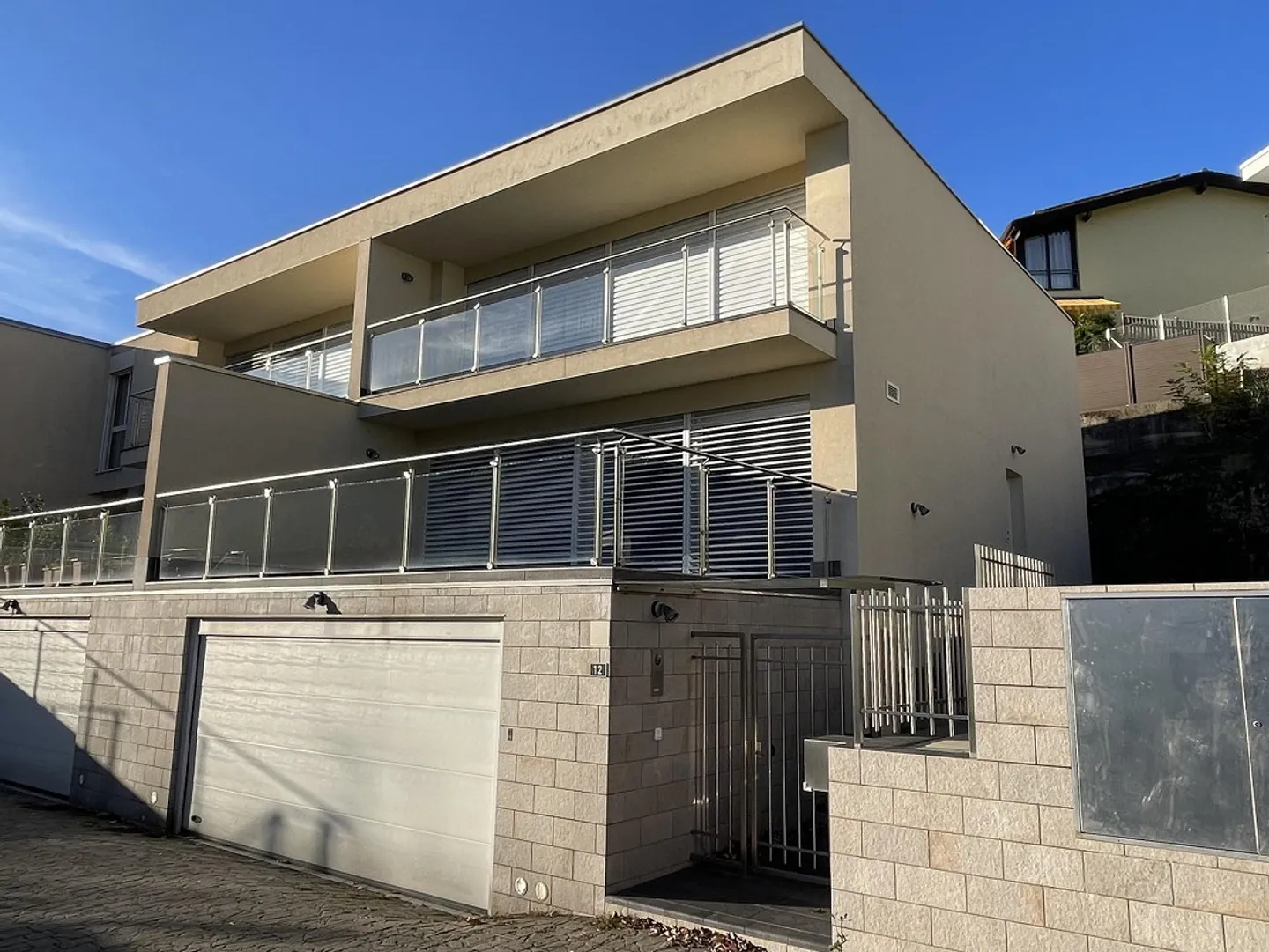 MODERNA ED AMPIA VILLETTA 4.5 IN AFFITTO AD ARZO - Foto 1 von 13