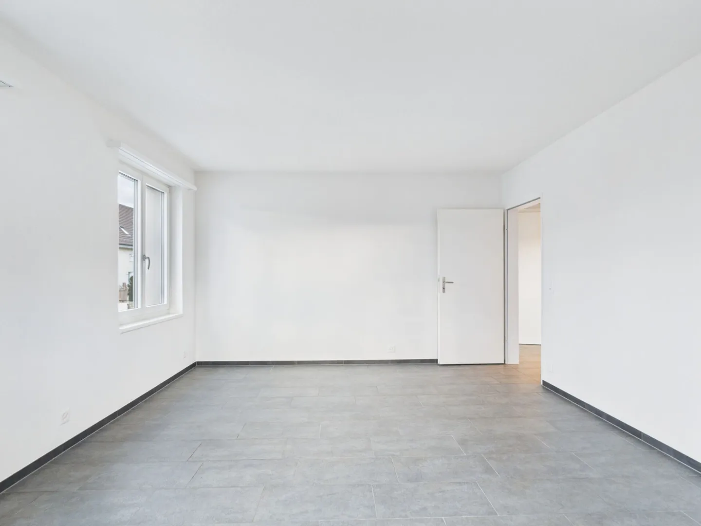 Rénové : Appartement spacieux et lumineux au cœur du village - Photo 3 sur 9