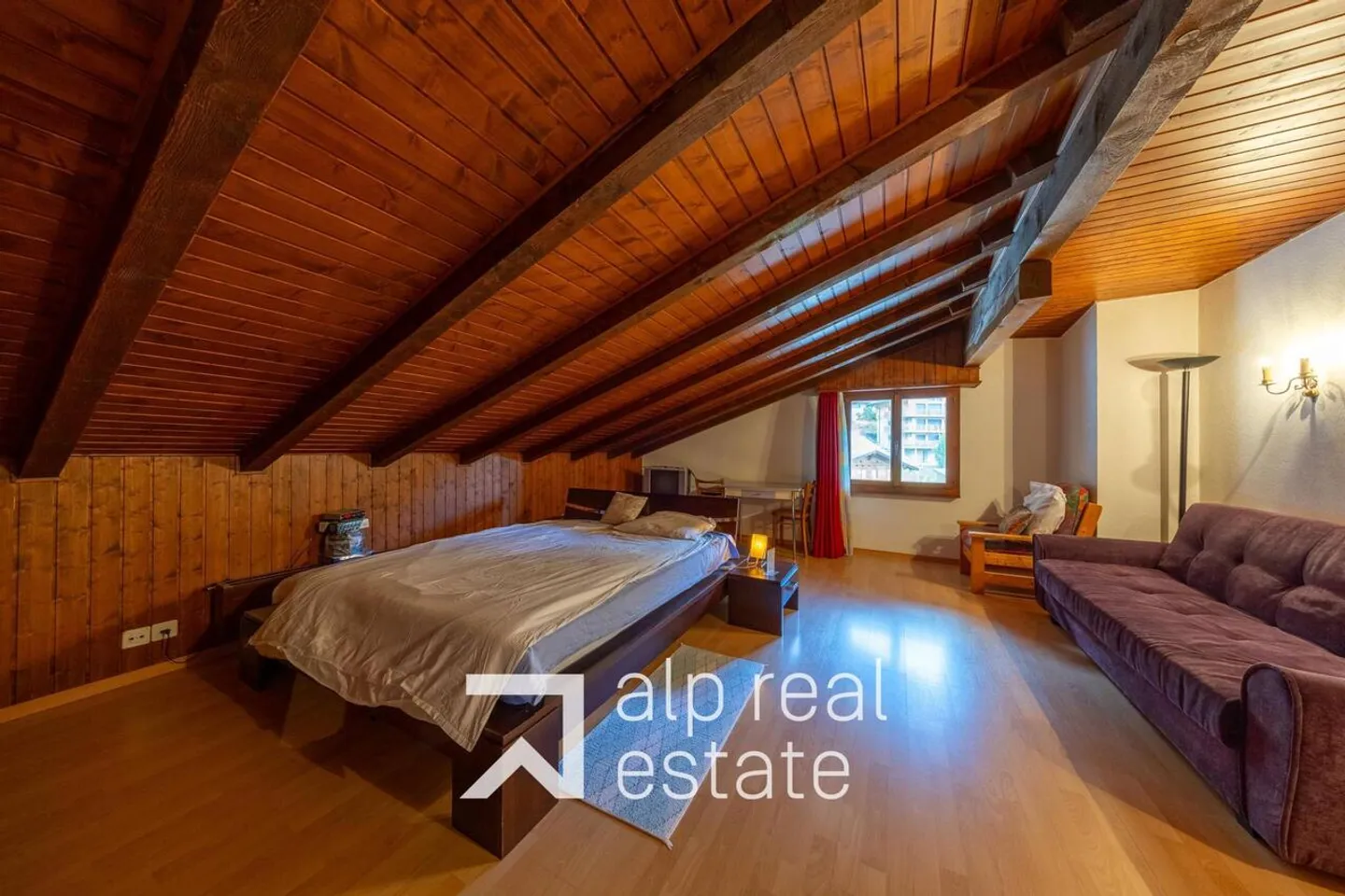 Appartement mansardé et traversant au centre du village - Photo 4 sur 10