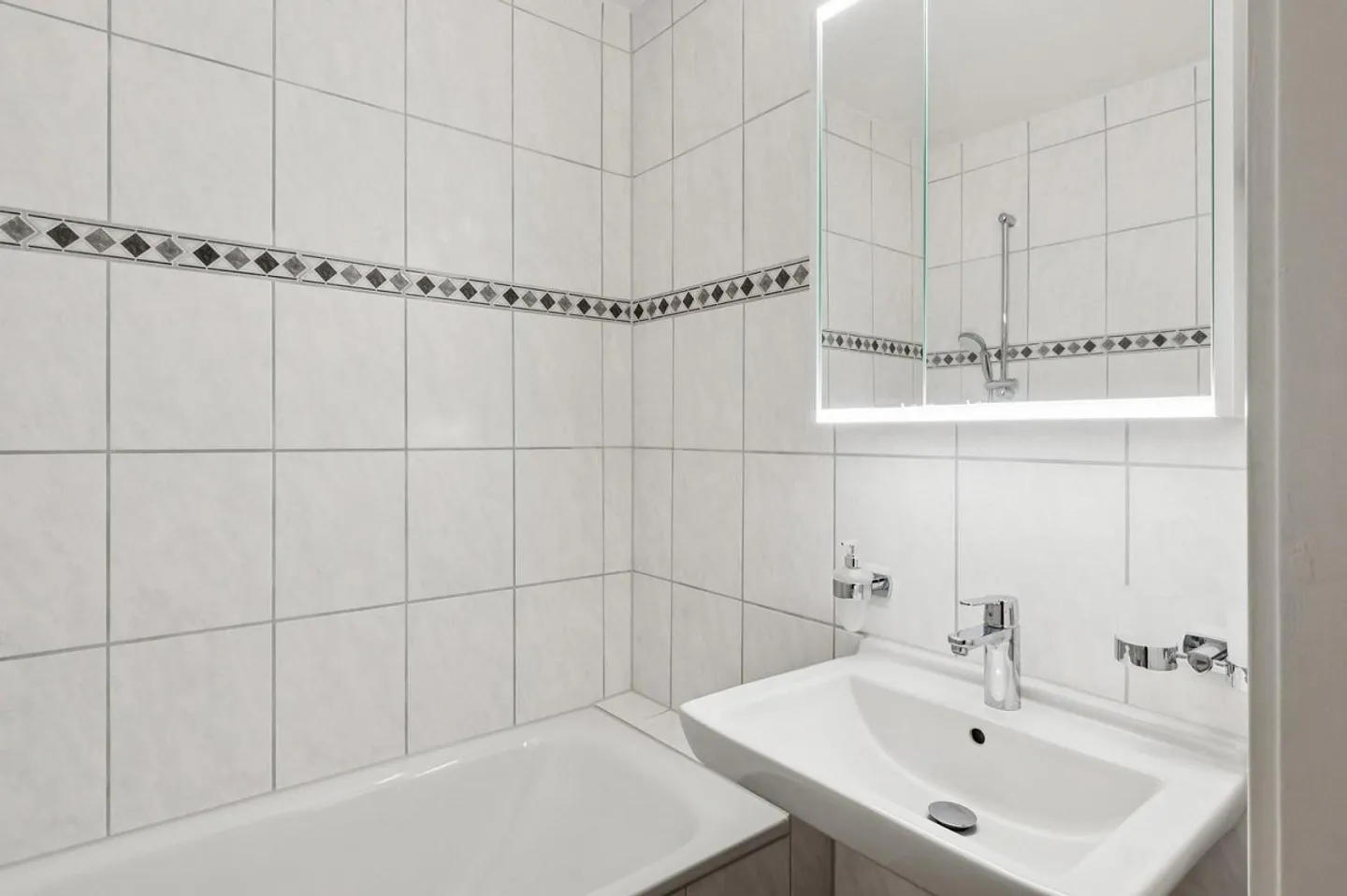First occupancy after renovation! - Photo 9 of 10