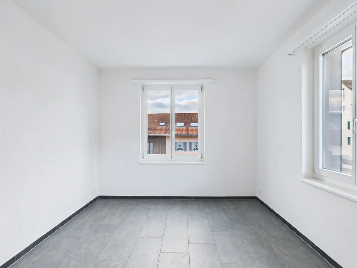 Rénové : Appartement spacieux et lumineux au cœur du village - Photo 2 sur 9