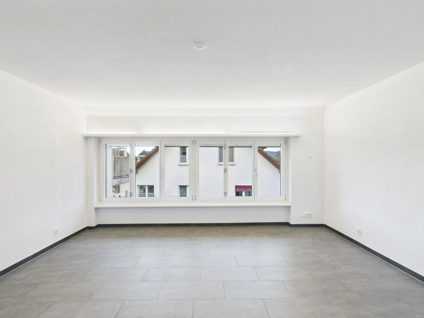 Rénové : Appartement spacieux et lumineux au cœur du village - Photo 5 sur 9