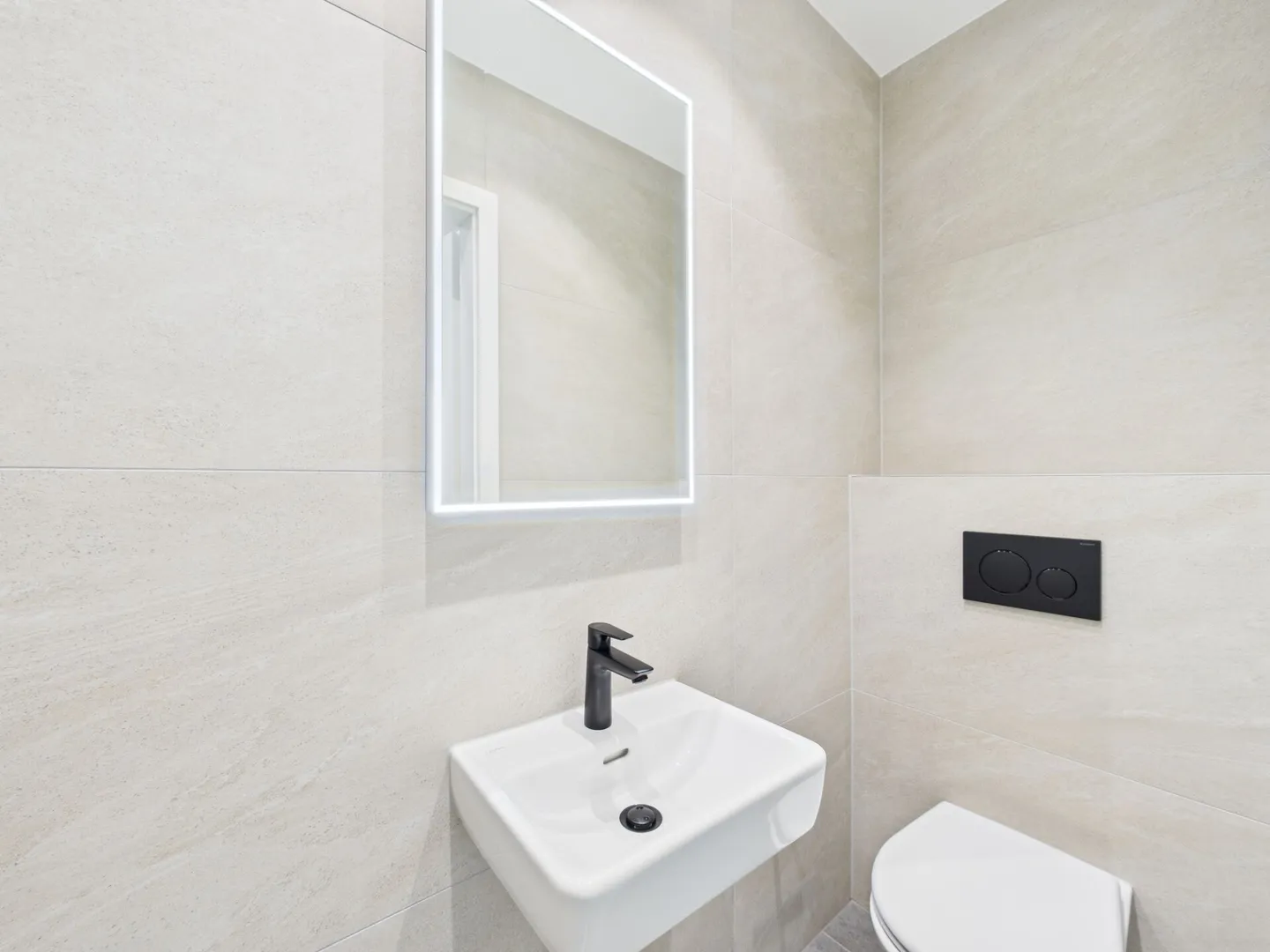 Rénové : Appartement spacieux et lumineux au cœur du village - Photo 8 sur 9