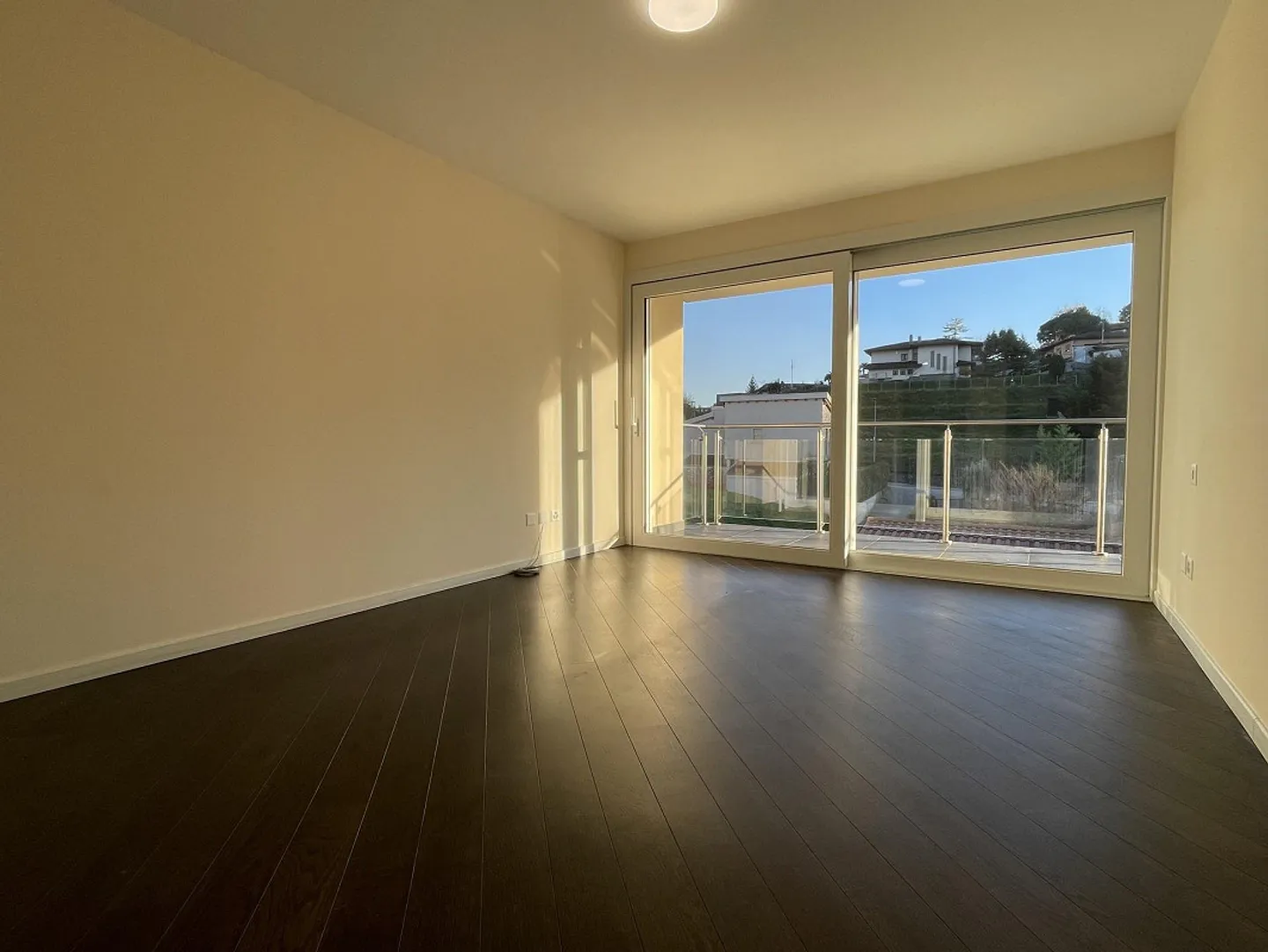 MODERNA ED AMPIA VILLETTA 4.5 IN AFFITTO AD ARZO - Foto 7 von 13