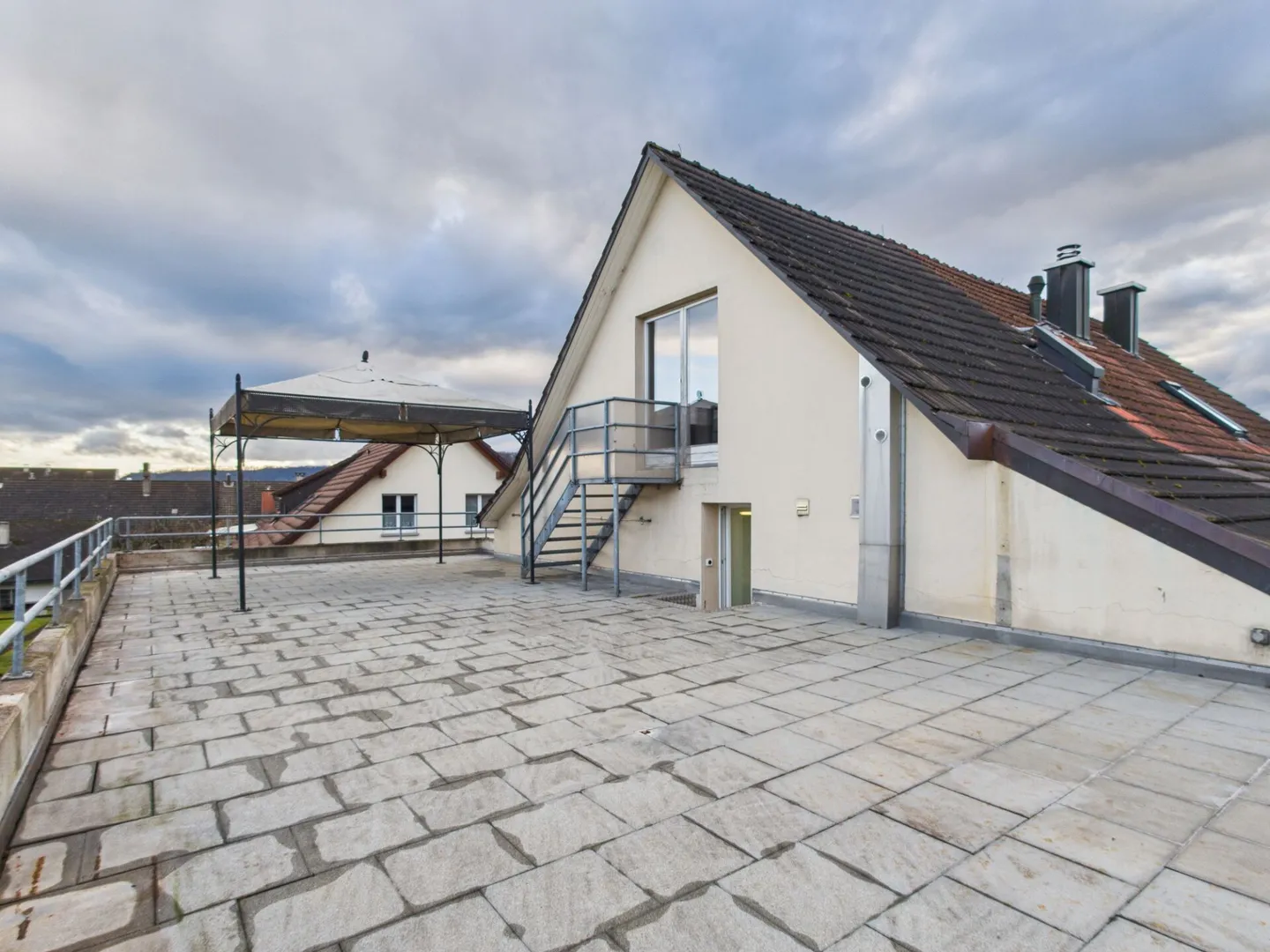 Rénové : Appartement spacieux et lumineux au cœur du village - Photo 9 sur 9