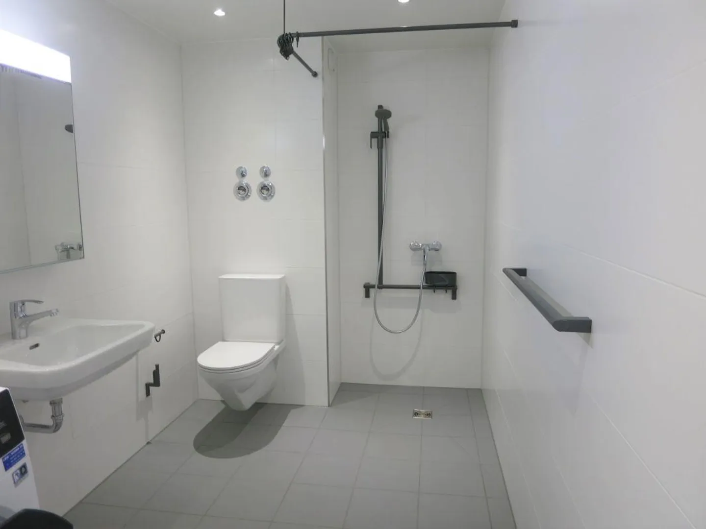 Senior Apartments: Sunny 2.5-Room Apartment at the Health Center Brugg - Photo 5 of 6