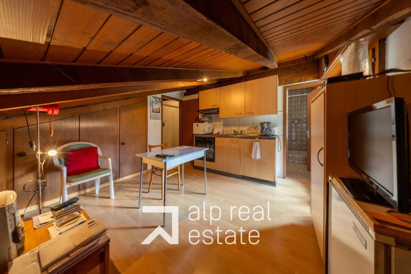 Appartement mansardé et traversant au centre du village - Photo 6 sur 10