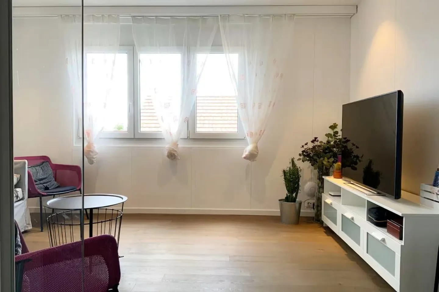 «Modernes 2½-Zimmer-Reihenmittelhaus im Minergiestandard mit Solarfassade» - Foto 3 von 10