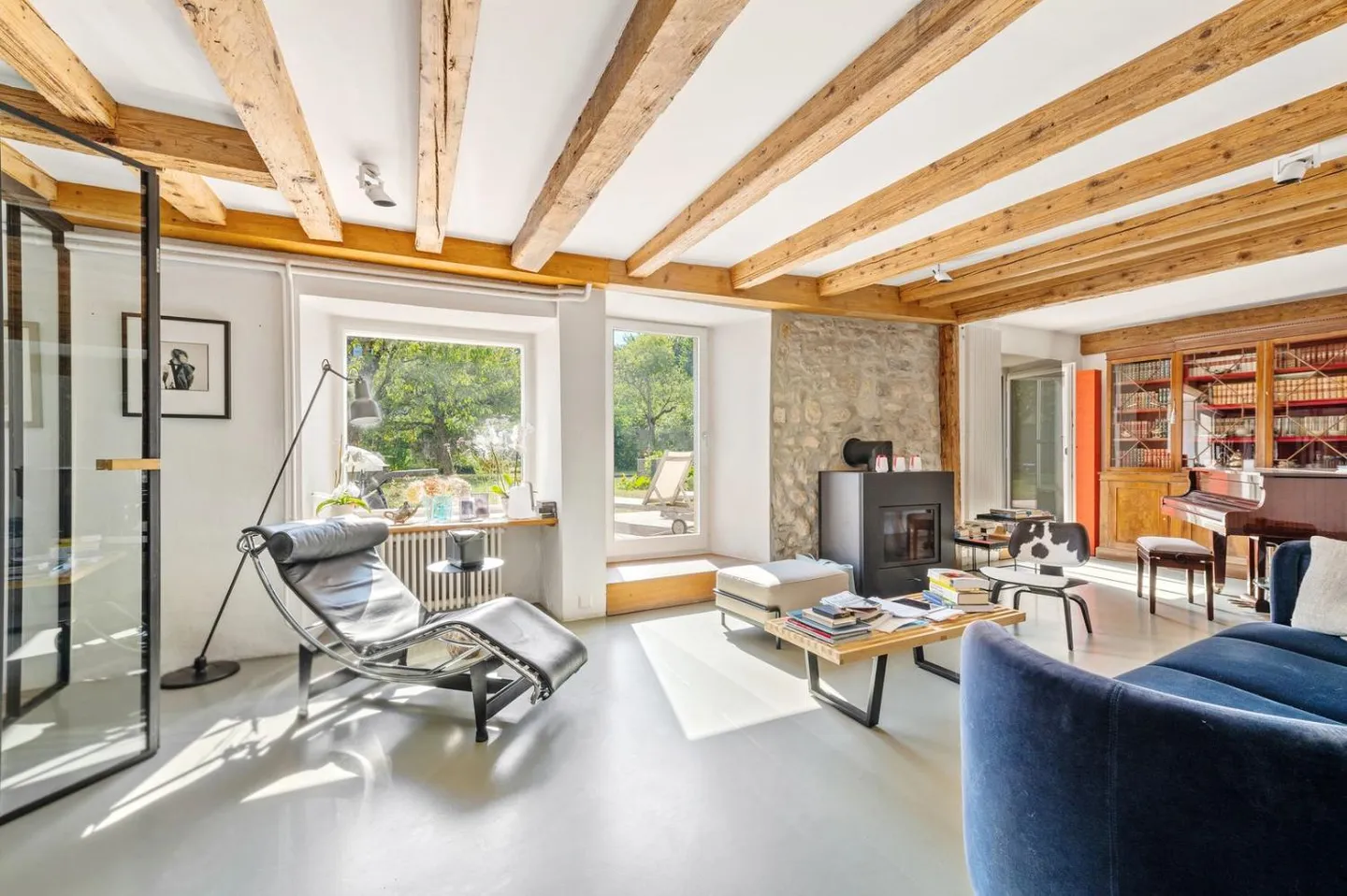 Character house with swimming pool and yield potential - Photo 3 of 13