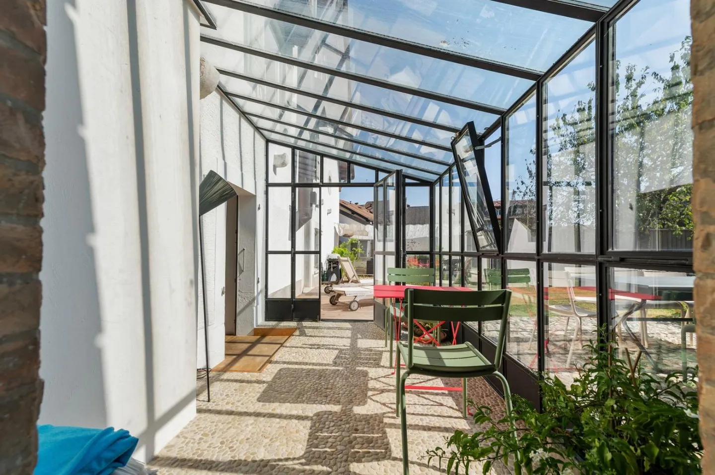 Character house with swimming pool and yield potential - Photo 4 of 13